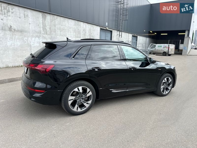 Внедорожник / Кроссовер Audi e-tron 2021 в Киеве