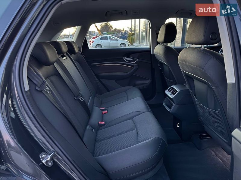 Внедорожник / Кроссовер Audi e-tron 2020 в Киеве фото 19 Внедорожник / Кроссовер Audi e-tron 2020 в Киеве