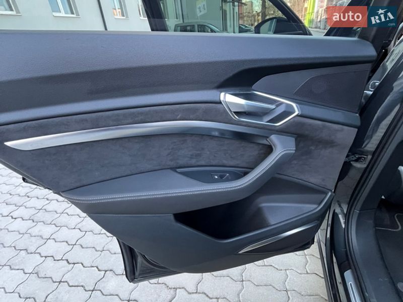 Внедорожник / Кроссовер Audi e-tron 2019 в Бориславе