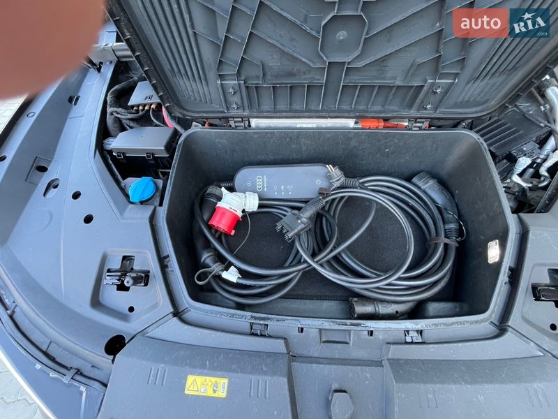 Внедорожник / Кроссовер Audi e-tron 2019 в Бориславе