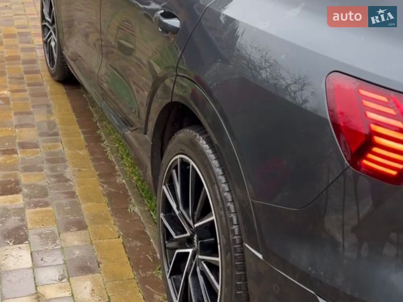 Внедорожник / Кроссовер Audi e-tron 2019 в Сокале