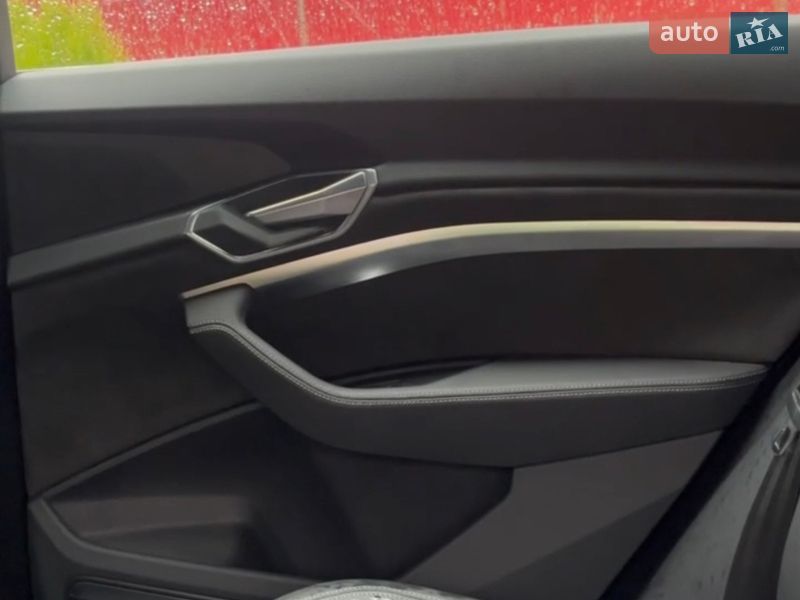 Внедорожник / Кроссовер Audi e-tron 2019 в Сокале