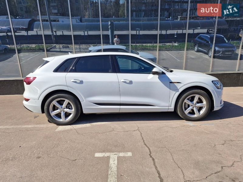 Внедорожник / Кроссовер Audi e-tron 2020 в Киеве