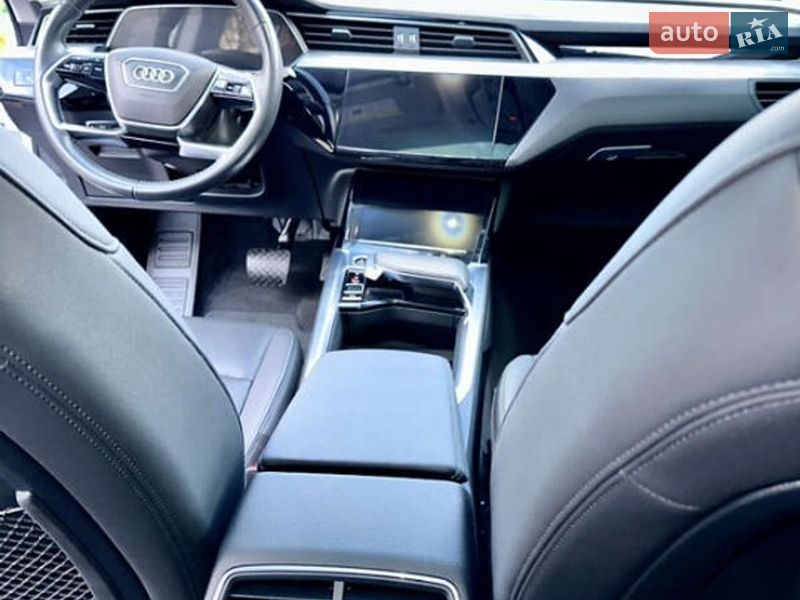 Позашляховик / Кросовер Audi e-tron 2021 в Чернівцях