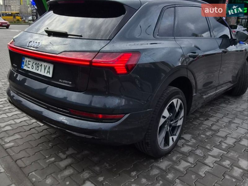 Позашляховик / Кросовер Audi e-tron 2022 в Дніпрі