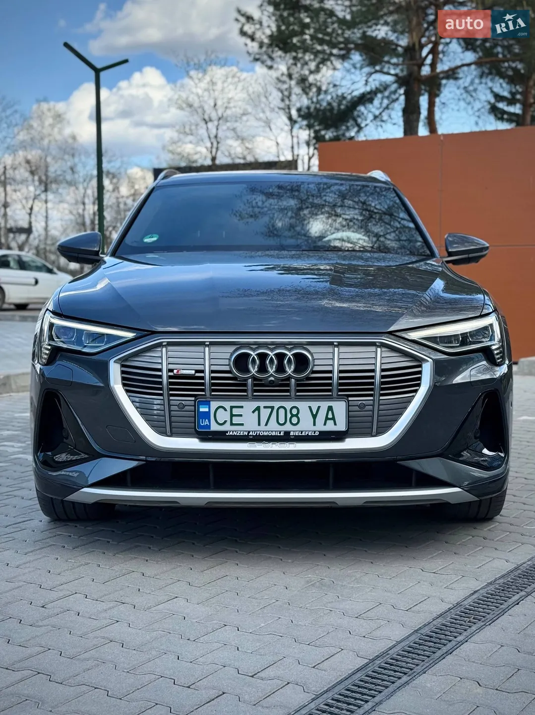2020 Audi e-tron - мініатюра 2