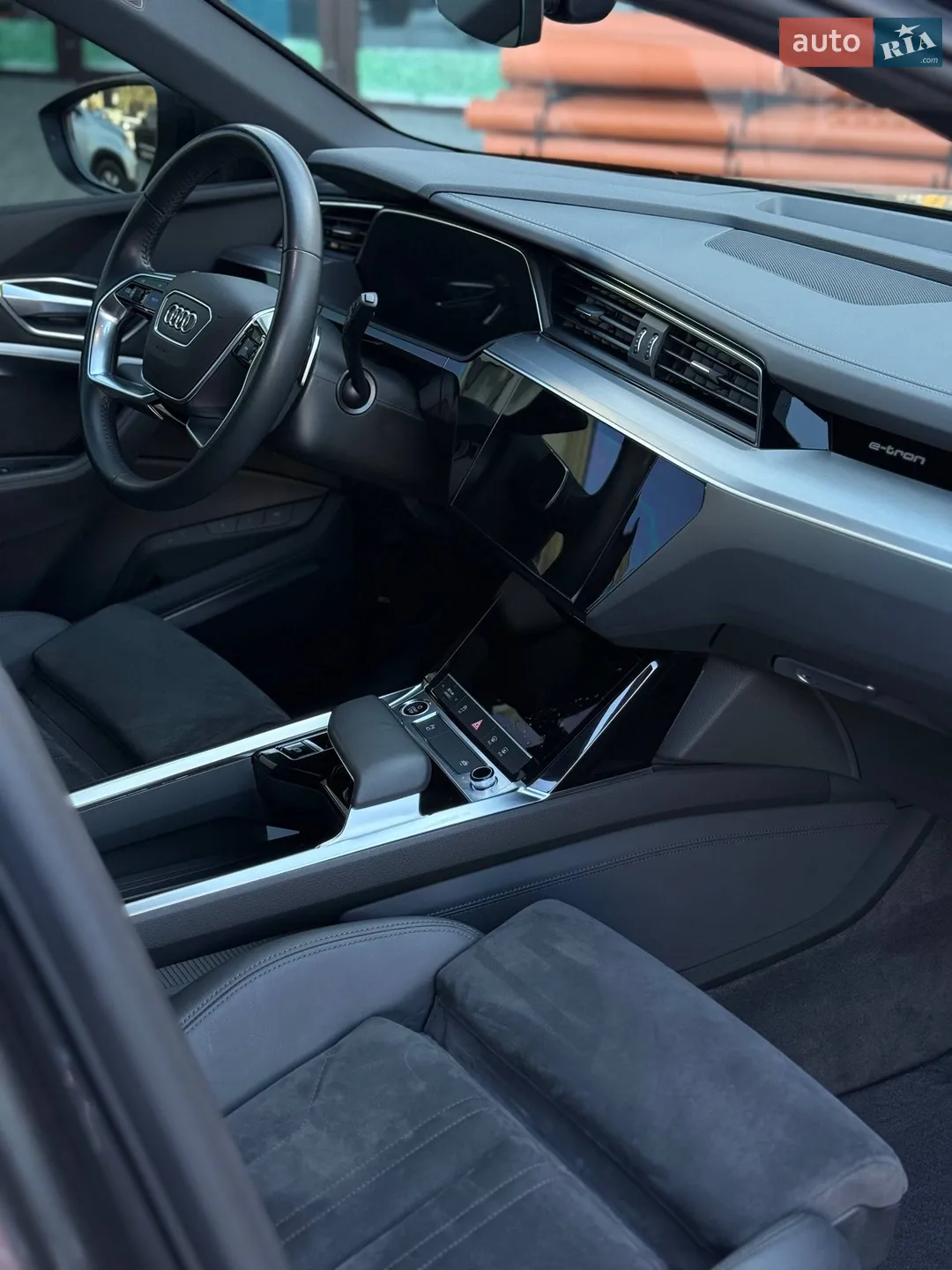 2020 Audi e-tron - мініатюра 16