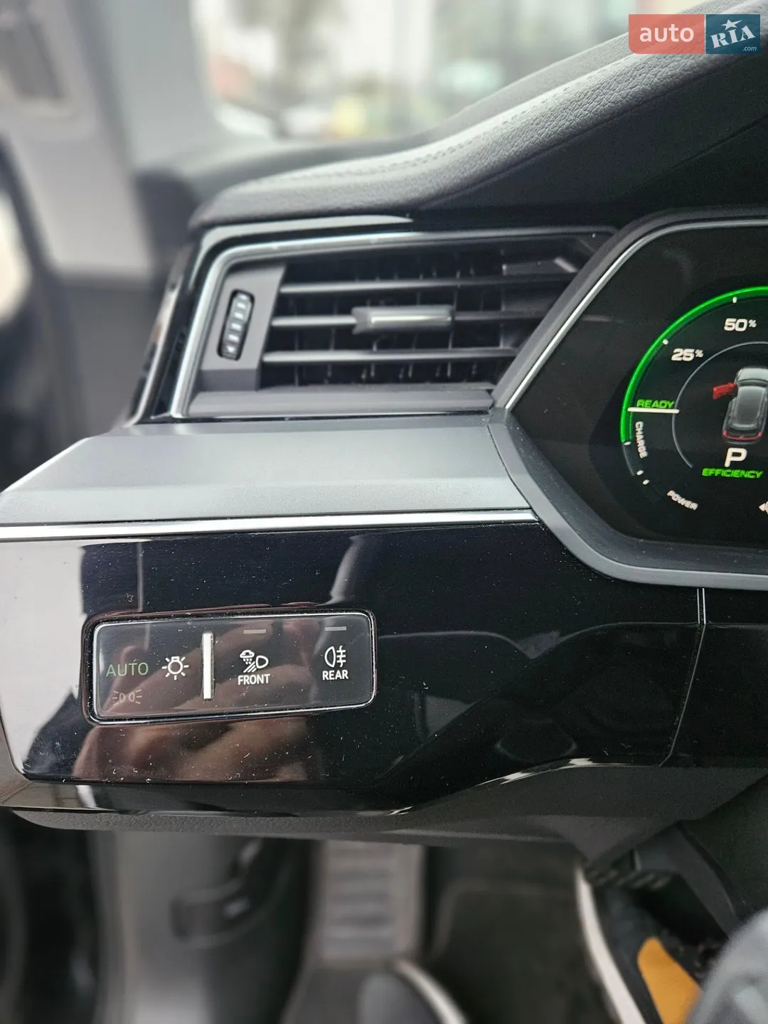 2020 Audi e-tron - мініатюра 12
