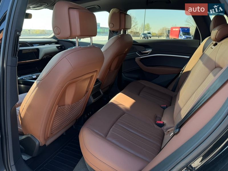 Внедорожник / Кроссовер Audi e-tron 2019 в Киеве