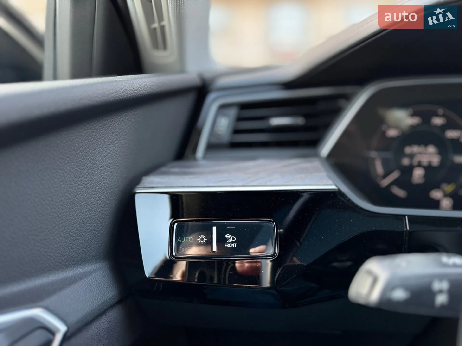 2019 Audi e-tron - мініатюра 22