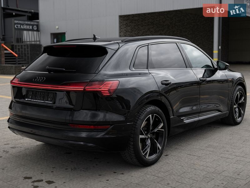 Позашляховик / Кросовер Audi e-tron 2021 в Львові