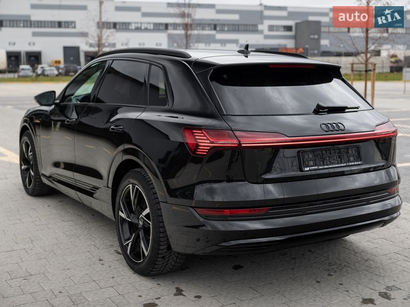 Позашляховик / Кросовер Audi e-tron 2021 в Львові