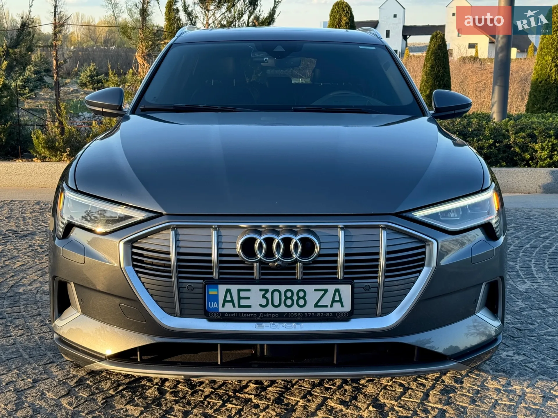 2019 Audi e-tron - мініатюра 2