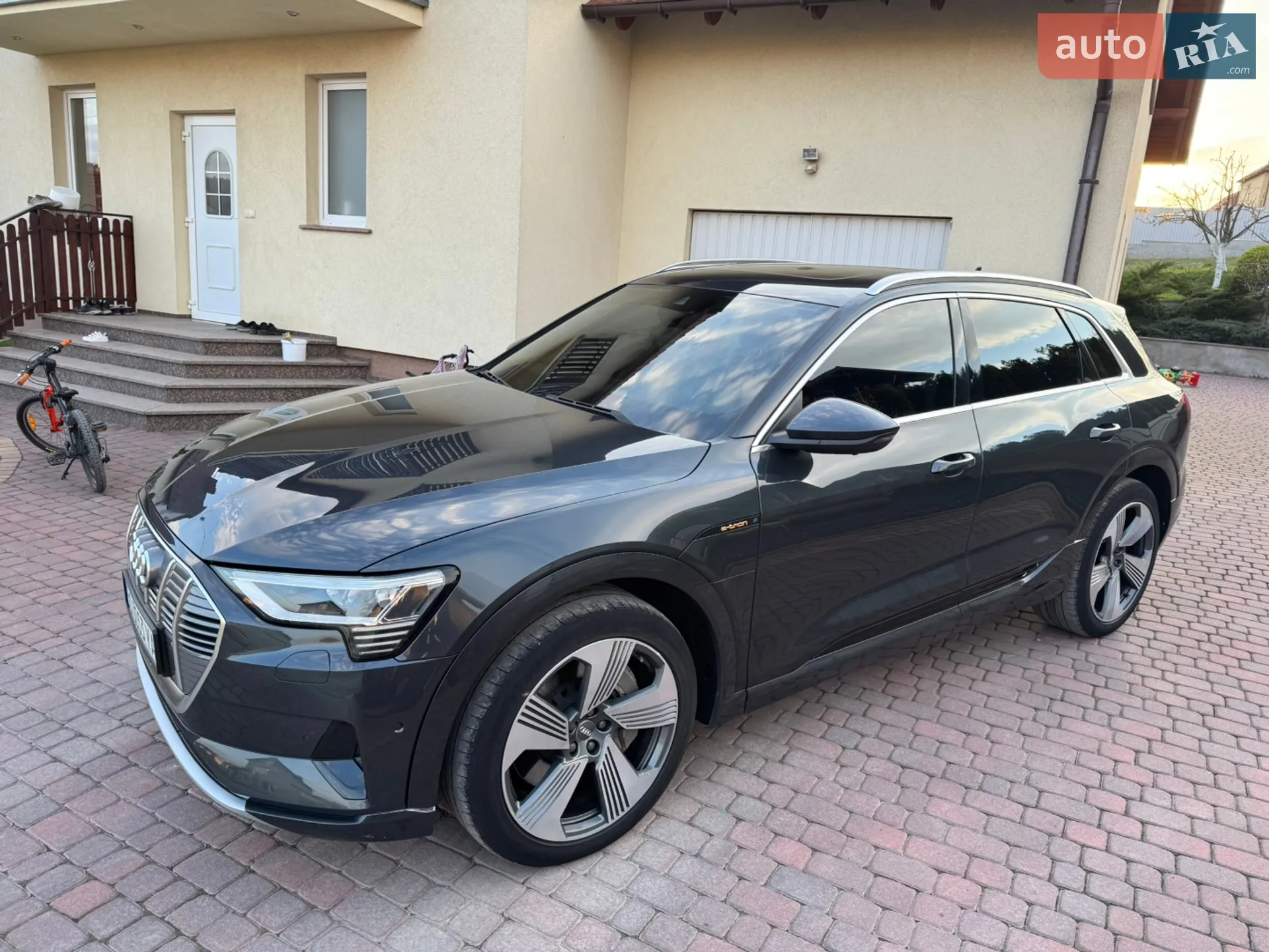 2019 Audi e-tron - мініатюра 2