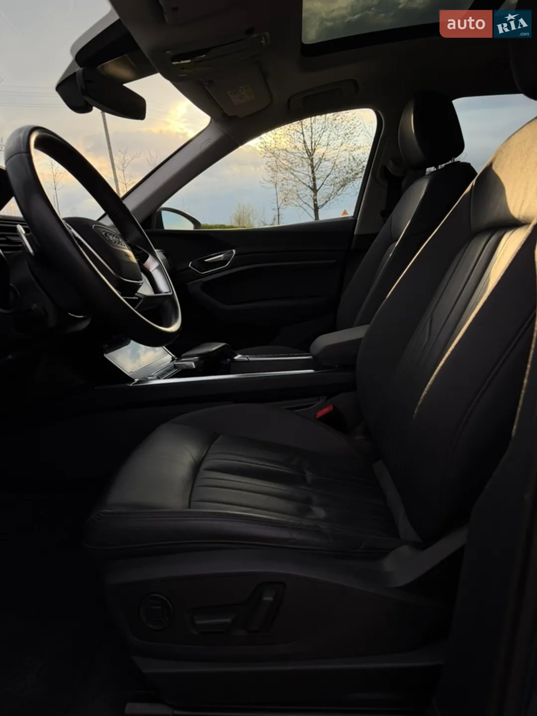 2019 Audi e-tron - мініатюра 21