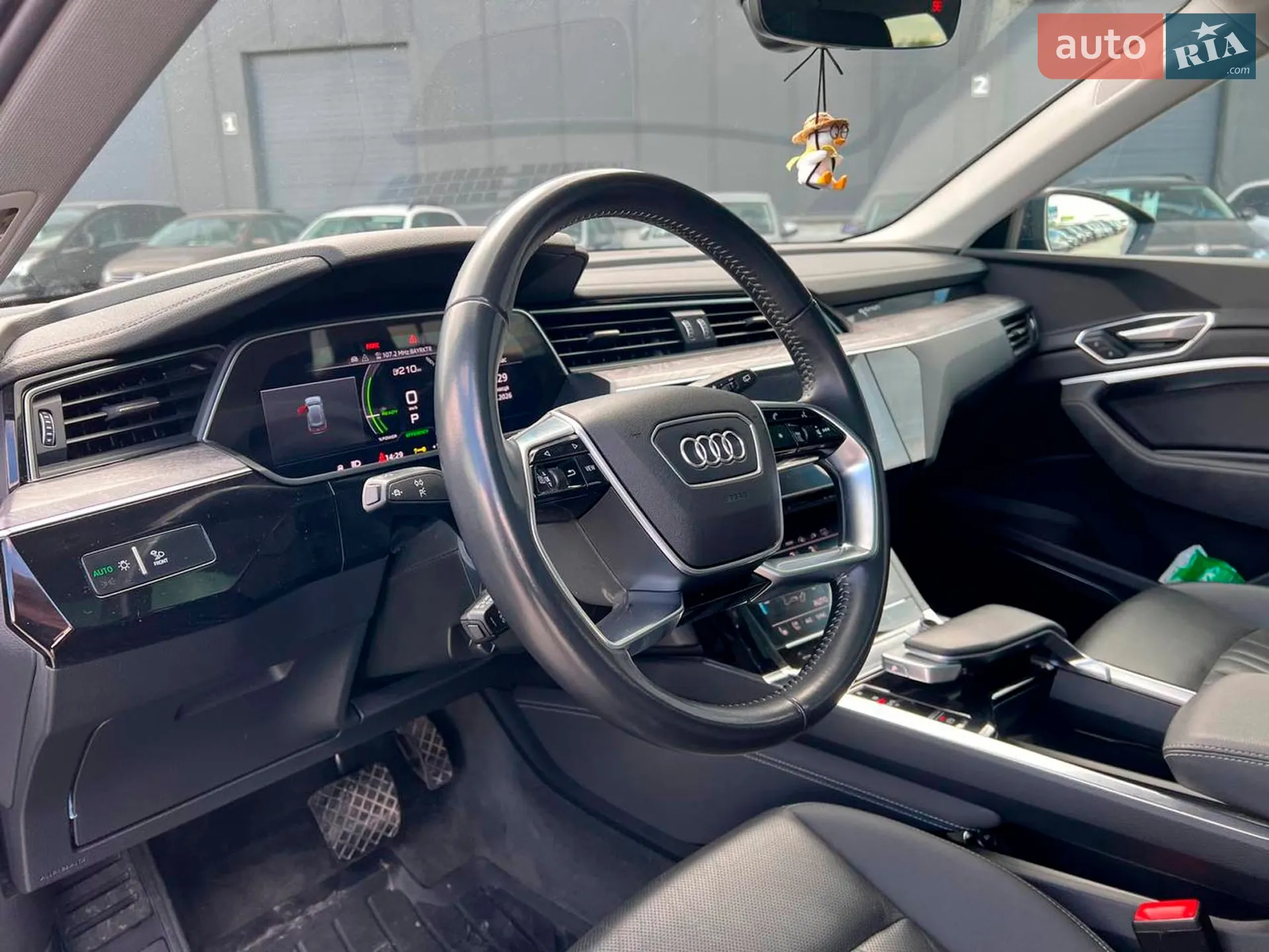 2021 Audi e-tron - мініатюра 21