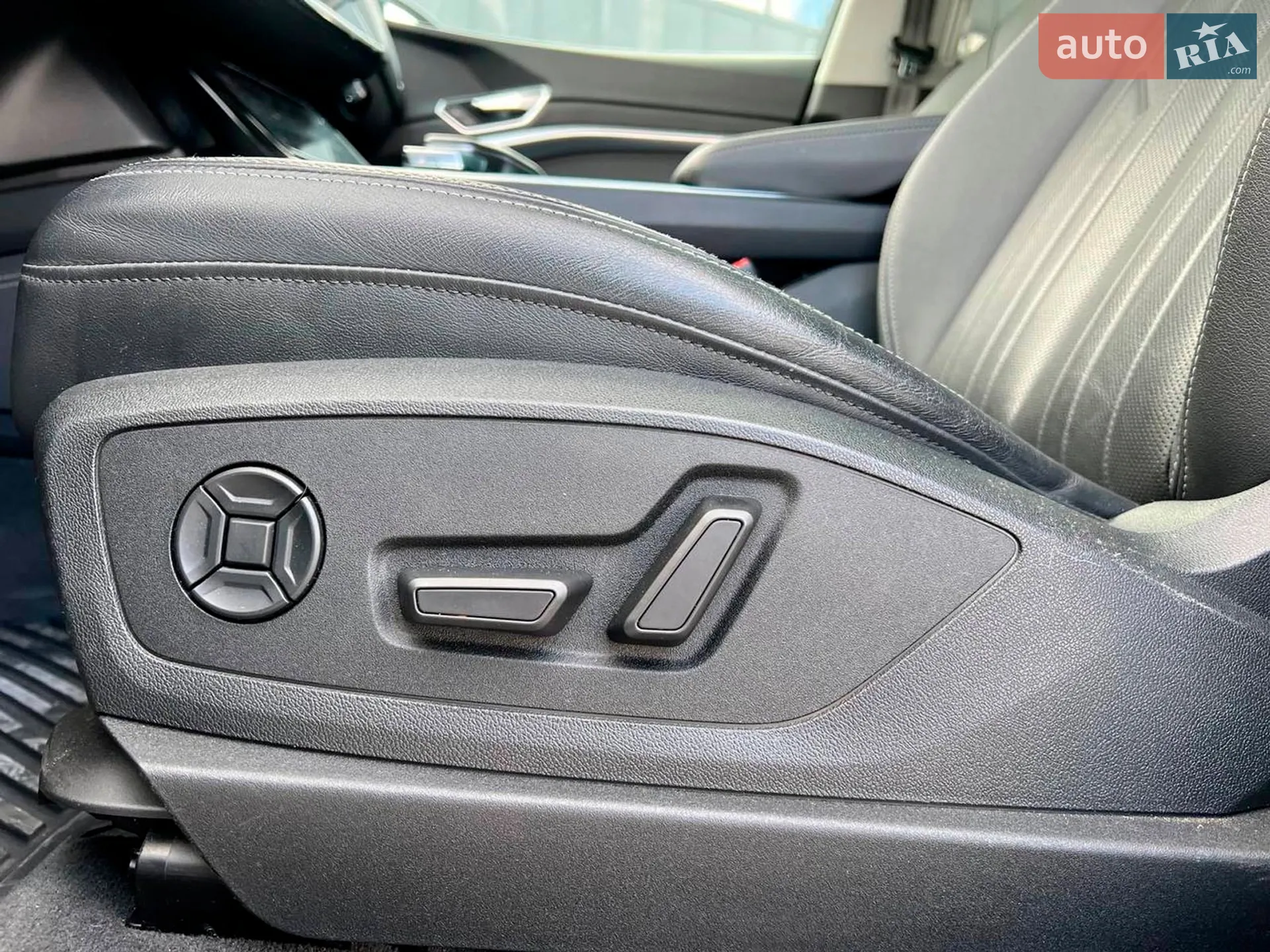 2021 Audi e-tron - мініатюра 23