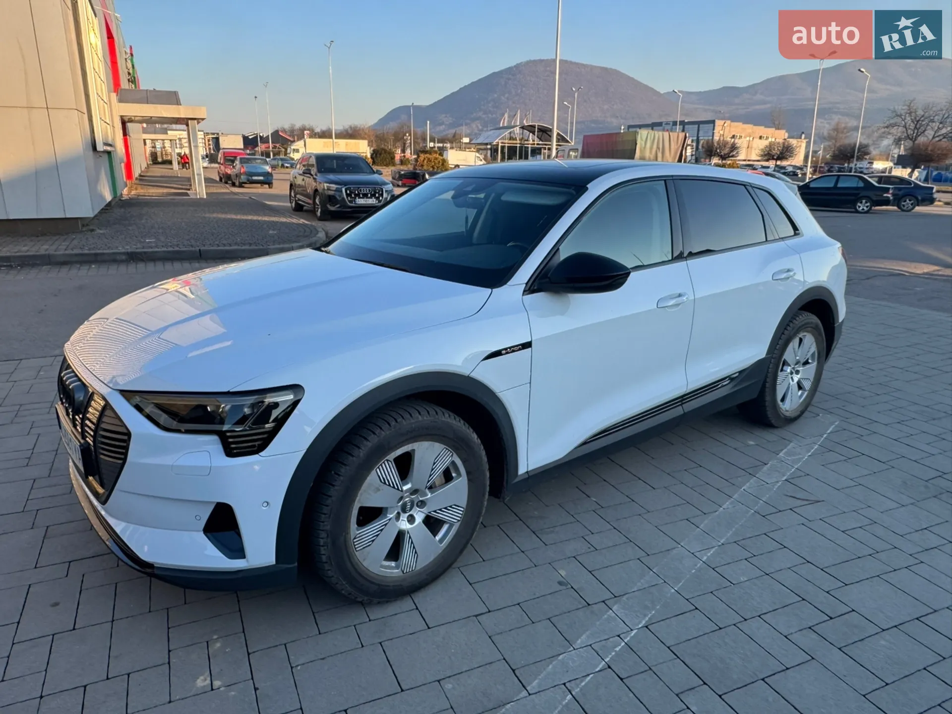 2019 Audi e-tron - мініатюра 2