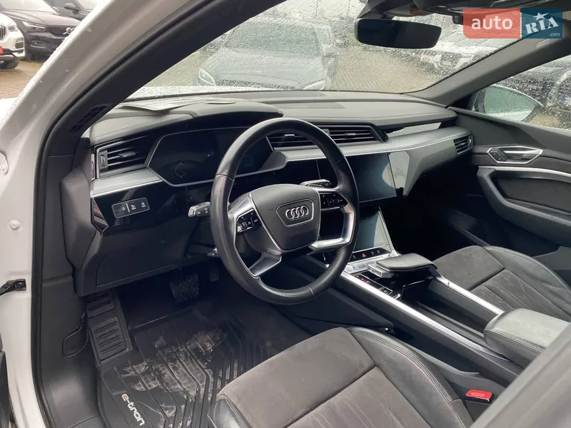 Audi e-tron 2018 VIN WAUZZZGE8KB003395 фото оголошення 11 з 59
