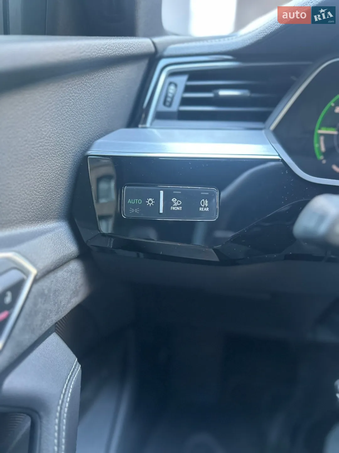 2020 Audi e-tron - мініатюра 25