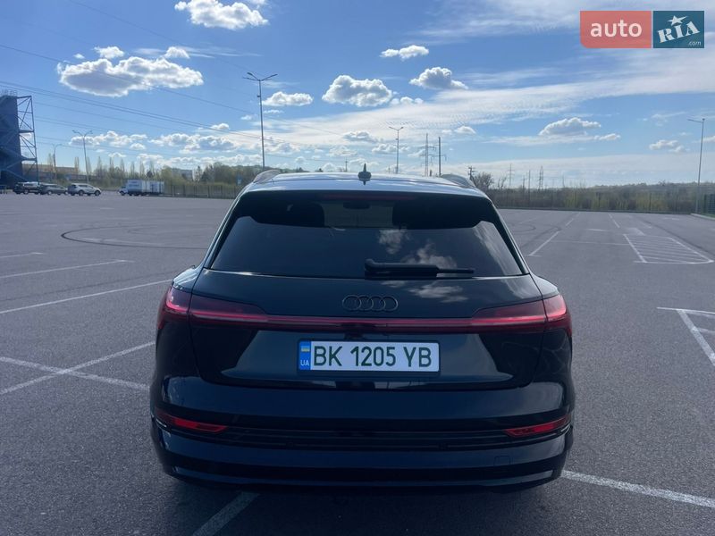 Внедорожник / Кроссовер Audi e-tron 2022 в Ровно