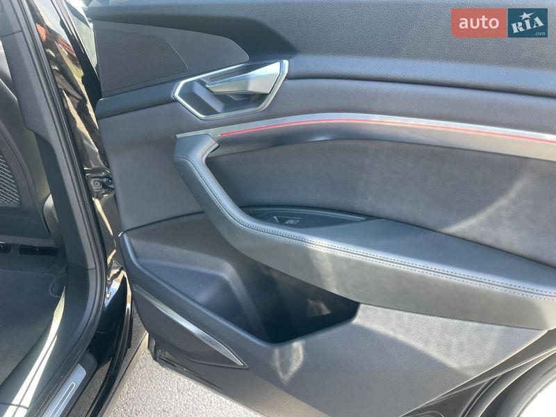 Внедорожник / Кроссовер Audi e-tron 2022 в Ровно