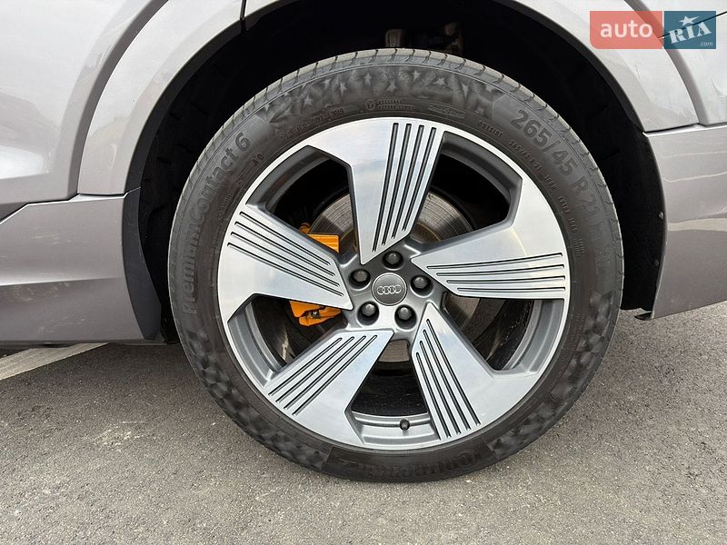 Внедорожник / Кроссовер Audi e-tron 2019 в Ровно