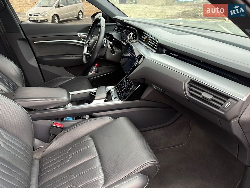 Внедорожник / Кроссовер Audi e-tron 2019 в Ровно