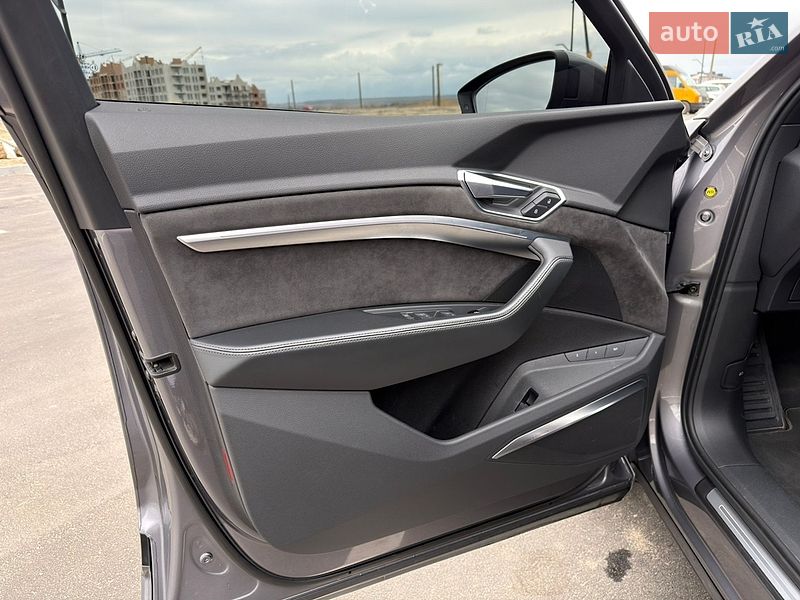 Внедорожник / Кроссовер Audi e-tron 2019 в Ровно