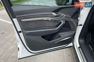 Внедорожник / Кроссовер Audi e-tron 2019 в Ровно