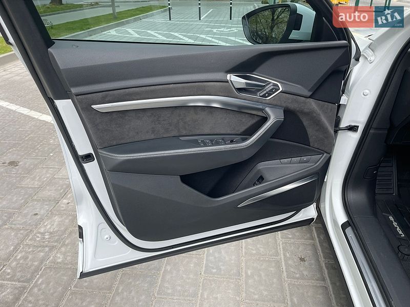 Внедорожник / Кроссовер Audi e-tron 2019 в Ровно