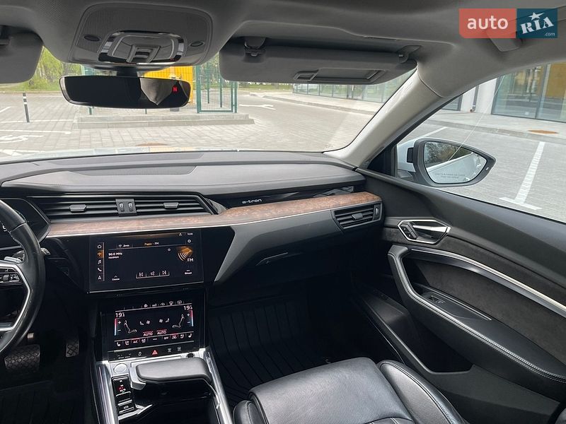 Внедорожник / Кроссовер Audi e-tron 2019 в Ровно