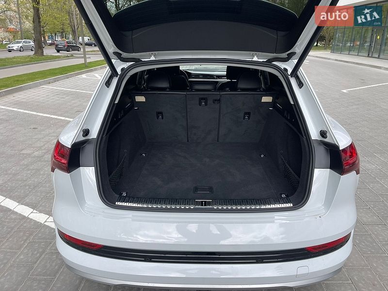 Внедорожник / Кроссовер Audi e-tron 2019 в Ровно