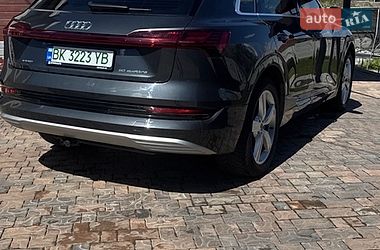 Внедорожник / Кроссовер Audi e-tron 2019 в Ровно