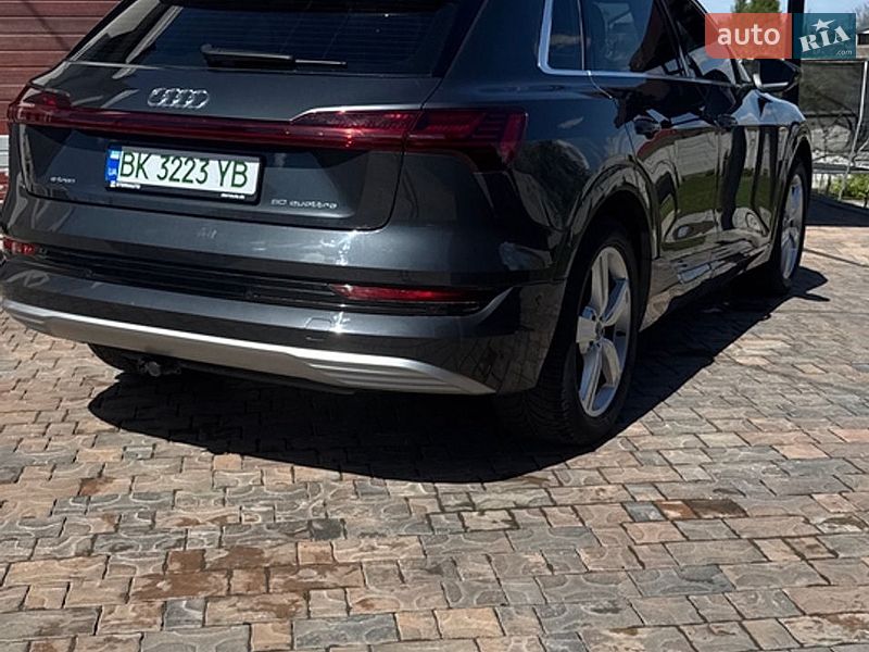 Внедорожник / Кроссовер Audi e-tron 2019 в Ровно