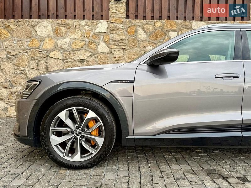 Внедорожник / Кроссовер Audi e-tron 2021 в Ровно