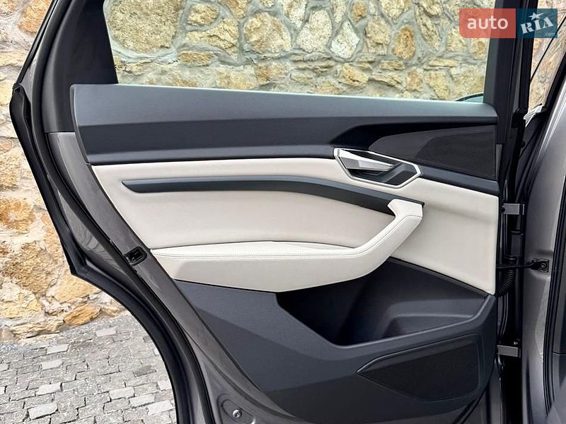 Внедорожник / Кроссовер Audi e-tron 2021 в Ровно