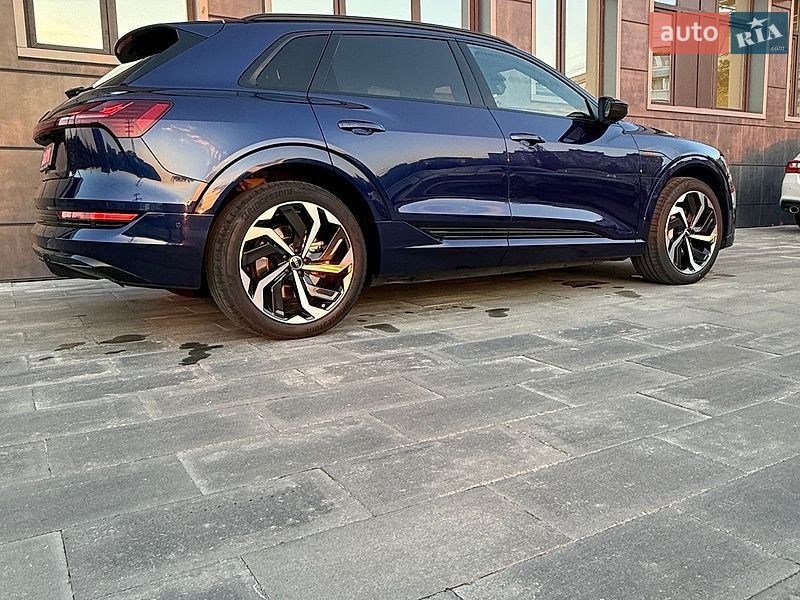 Внедорожник / Кроссовер Audi e-tron 2022 в Харькове