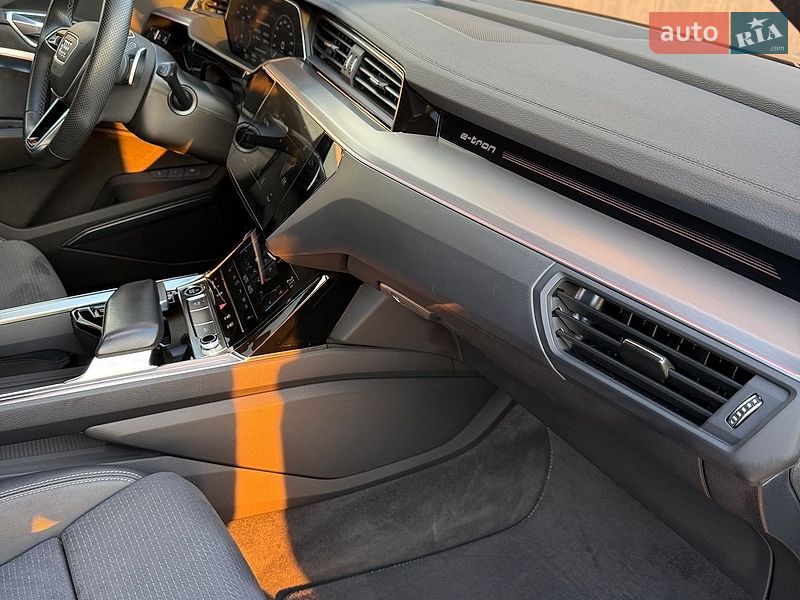 Внедорожник / Кроссовер Audi e-tron 2022 в Харькове