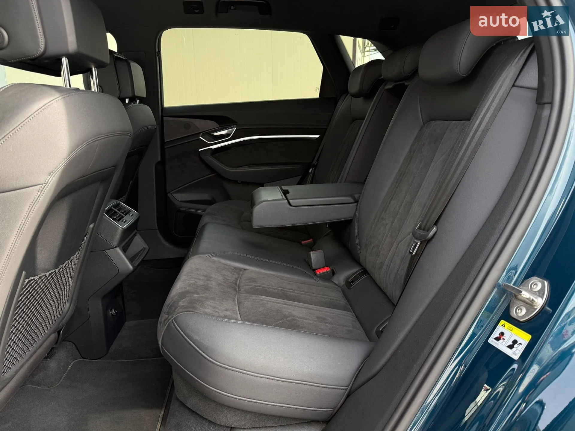 2020 Audi e-tron - мініатюра 107