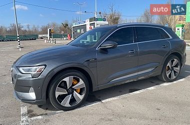 Внедорожник / Кроссовер Audi e-tron 2019 в Киеве