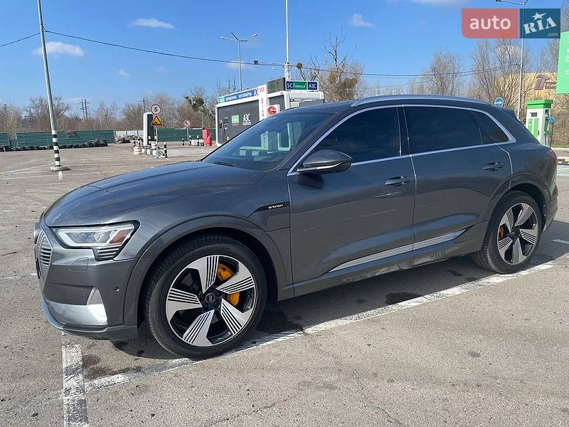 Внедорожник / Кроссовер Audi e-tron 2019 в Киеве