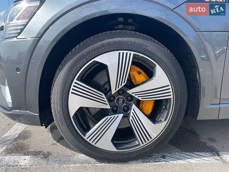 Внедорожник / Кроссовер Audi e-tron 2019 в Киеве