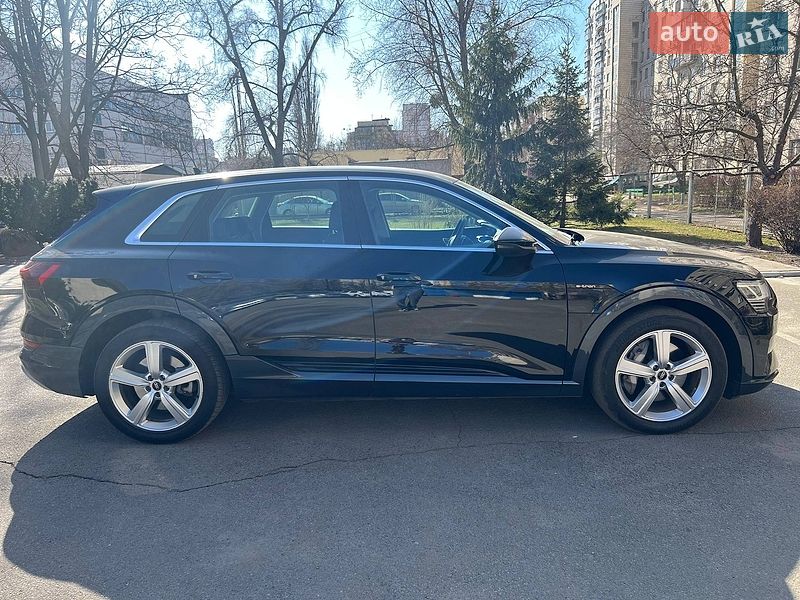 Внедорожник / Кроссовер Audi e-tron 2021 в Киеве