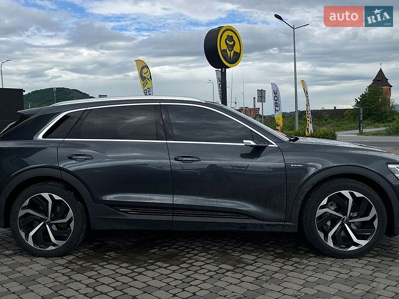 Внедорожник / Кроссовер Audi e-tron 2022 в Мукачево