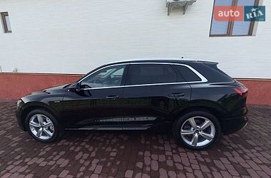 Внедорожник / Кроссовер Audi e-tron 2020 в Сваляве фото 15 Внедорожник / Кроссовер Audi e-tron 2020 в Сваляве