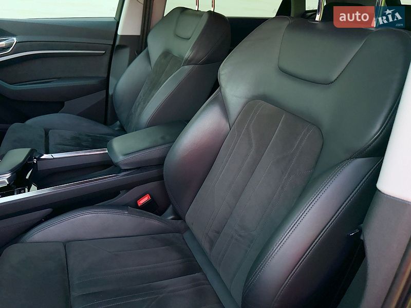Внедорожник / Кроссовер Audi e-tron 2020 в Сваляве фото 31 Внедорожник / Кроссовер Audi e-tron 2020 в Сваляве