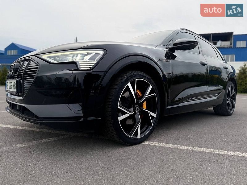 Внедорожник / Кроссовер Audi e-tron 2018 в Хмельнике