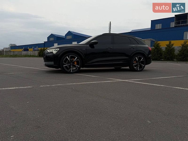 Внедорожник / Кроссовер Audi e-tron 2018 в Хмельнике