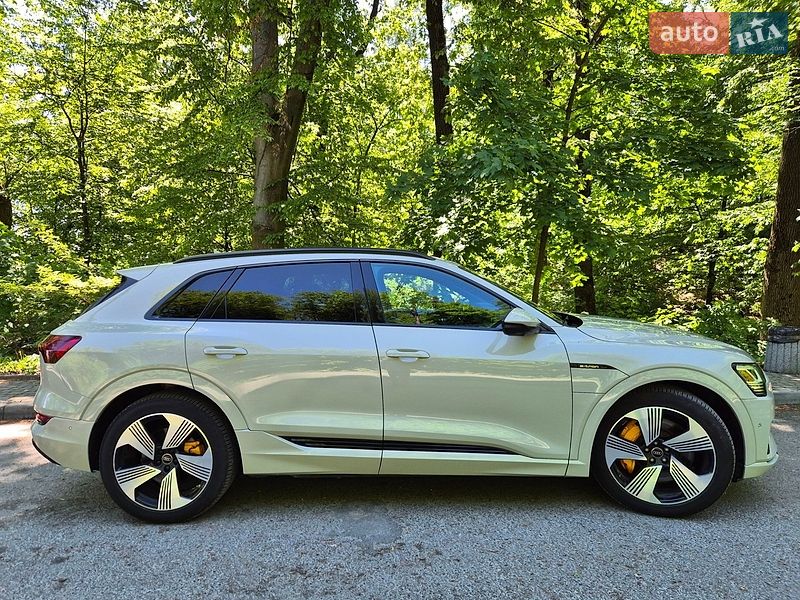 Внедорожник / Кроссовер Audi e-tron 2022 в Львове